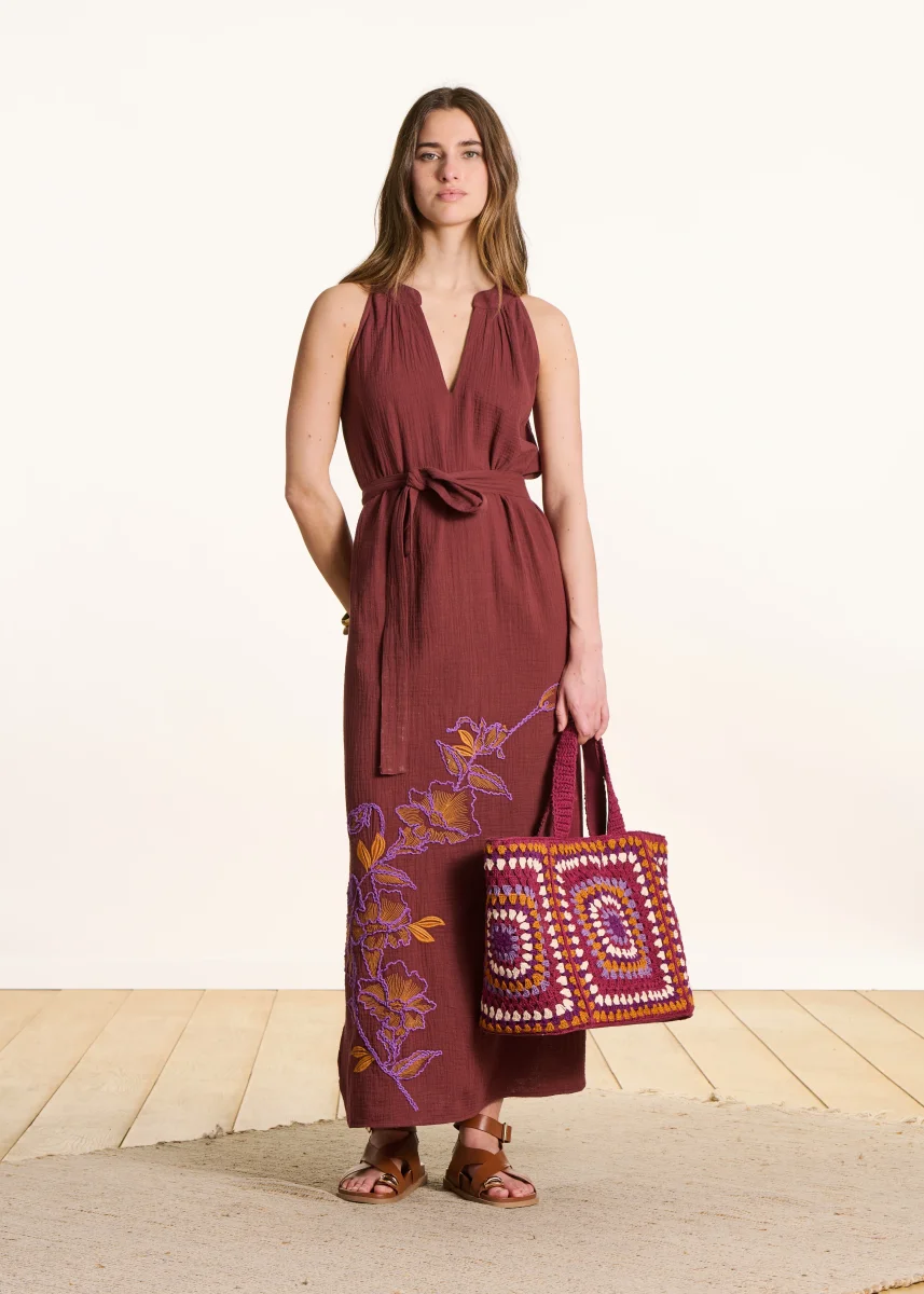 Robe longue sans manches en gaze de coton marron brodée – Image 2